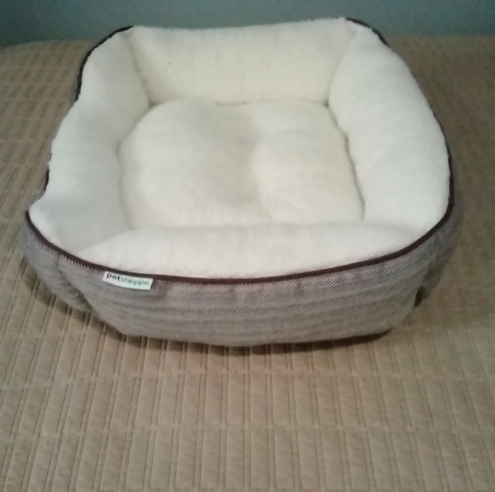 Pet Shoppe Pet Bed 24 x21 x 6 Brown Beige